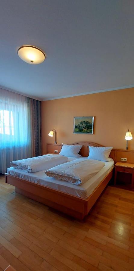 Hotel-Restaurant Kreuzhuber Neuburg am Inn المظهر الخارجي الصورة