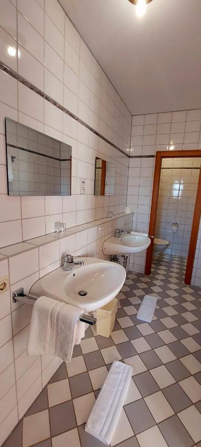 Hotel-Restaurant Kreuzhuber Neuburg am Inn المظهر الخارجي الصورة