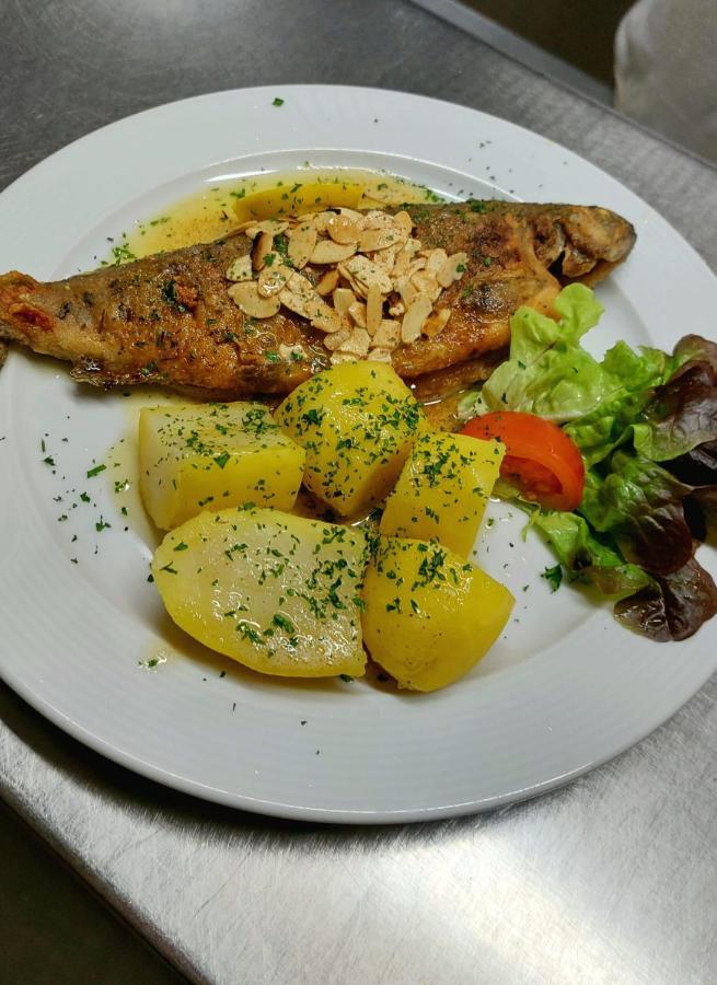 Hotel-Restaurant Kreuzhuber Neuburg am Inn المظهر الخارجي الصورة